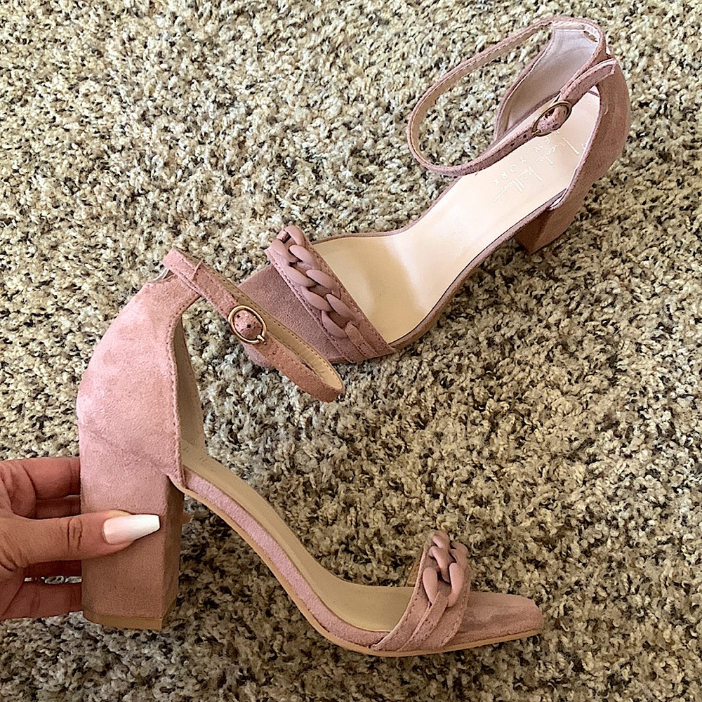 Nicole Miller nude heel size 8.5